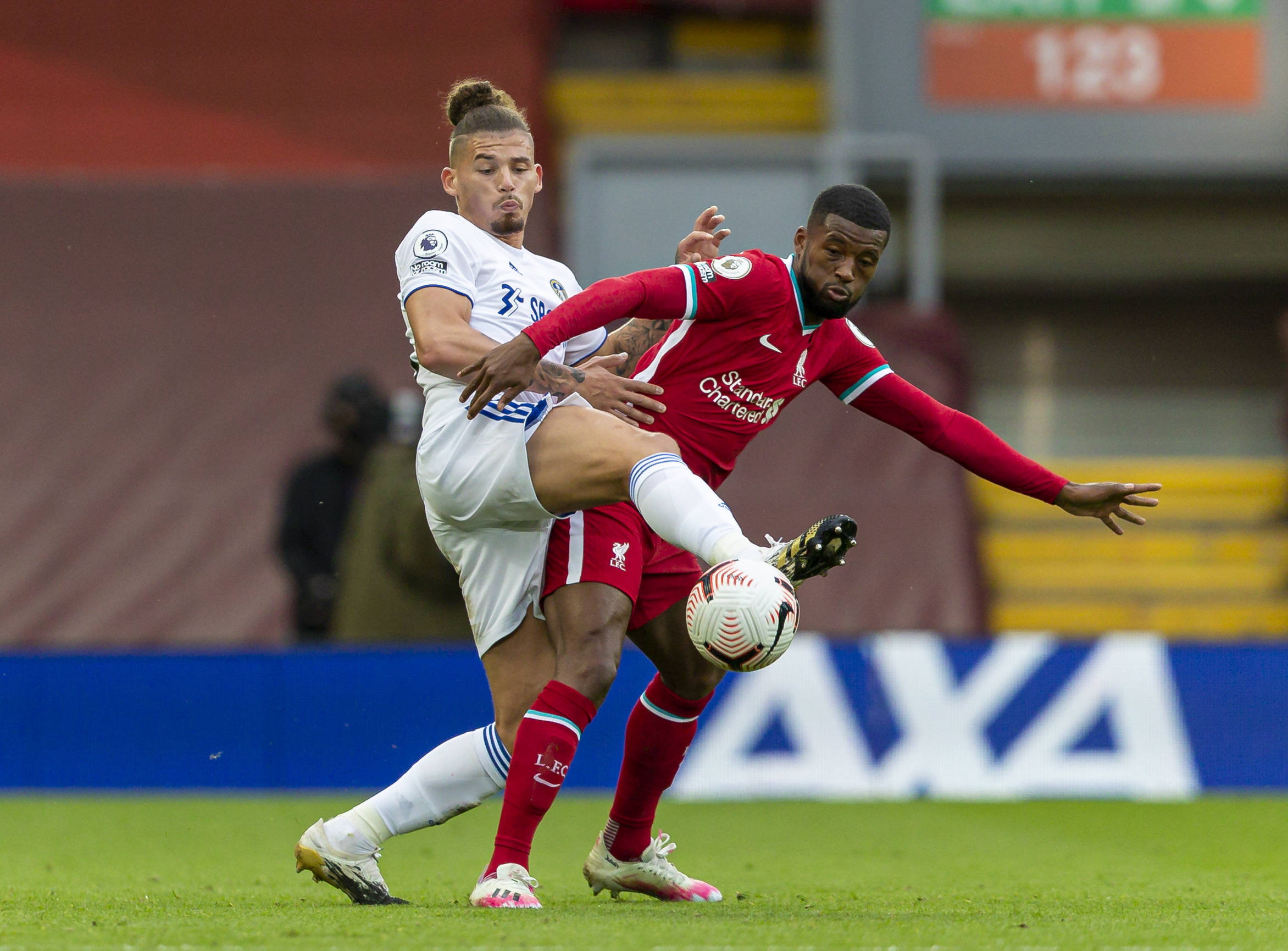 球队中崭露 球队中崭露